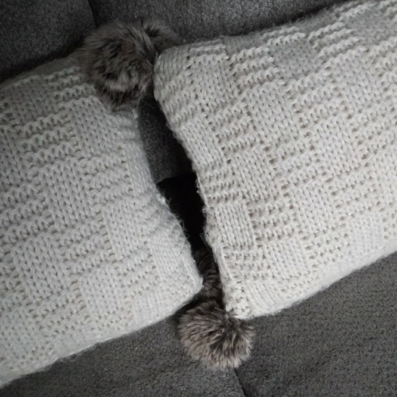 Pillows - Picture 2 of 6